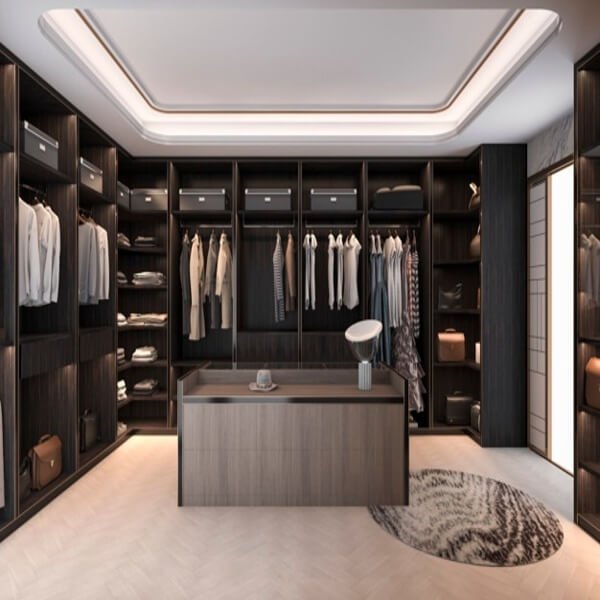 Walk-in-Wardrobe